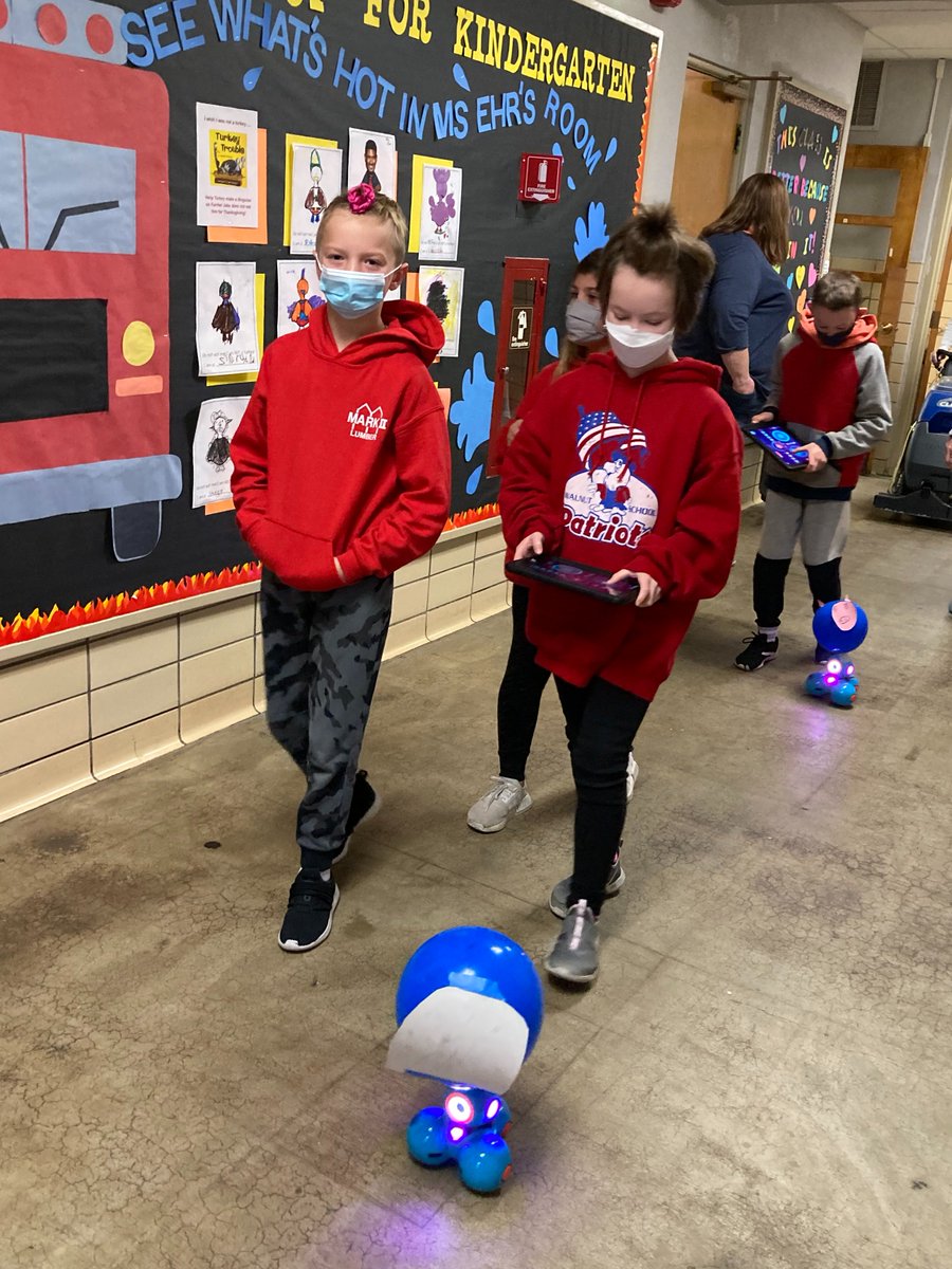 waltechteacher's tweet photo. I'm so proud of 5th grade! Weeks of behind the scenes planning, designing, collaborating, creating, &amp; coding went into this project.  Students showcased all their hard work with a school wide Walnut Thanksgiving Day Parade! @PatriotsWalnut #EmporiaProud https://t.co/cG4LTlgJv0