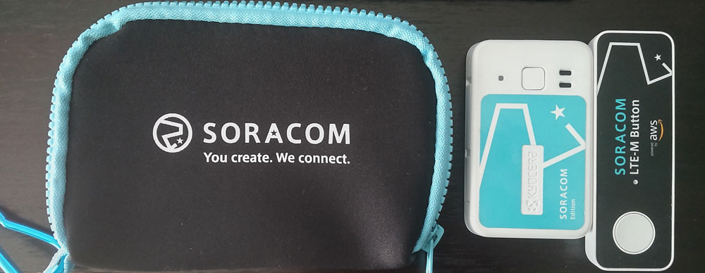 mstkm's tweet photo. SORACOMさんから、先日参加した「SORACOM Tech Days 2021」のパンフレットとノベルティのポーチをいただきました。GPSマルチユニットとIoTボタン2つ入るスペースがあるので持ち歩くときに便利です。 #soracom #techdays2021 https://t.co/S3ac3UJp77