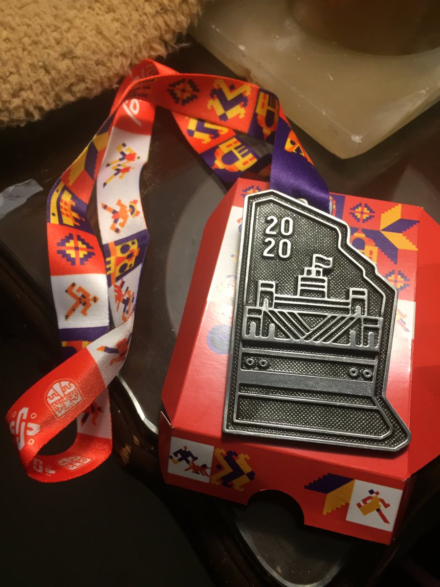 anaizquirda2018's tweet photo. #Hoy recibí una Grata sorpresa mi medalla del #MaratonVirtual de la #CDMX me emocioné pq los 1eros 20 km me costaron + esfuerzo, tiempo, cansancio,sentía que no podría, me pesaban las piernas, me dolía todo, corría lento, uff 42 km no lo podía creer!!.. me alegré 1/2 💪🤸🏿♀️🥇 https://t.co/P4elji5rdn