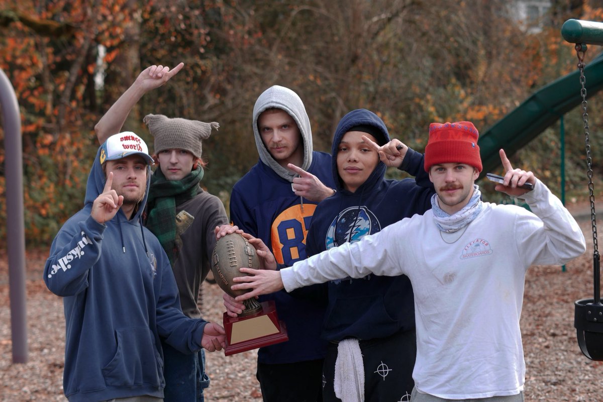 blackfridayfoo1's tweet photo. This years champions 🏆 https://t.co/TNPGVJFoOV