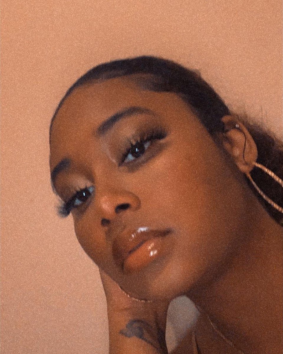 peachesad's tweet photo. If you checking in , yes I’m still that girl ... https://t.co/2gszrdJYeW