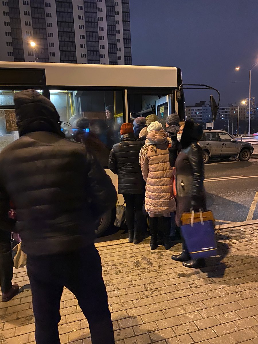KonradRay's tweet photo. @RuSamarabus @DTransporta Лучше времени не нашли для экспериментов? Зима в России, если вы не в курсе. Лучше бы нормальные интервалы движения автобусов сделали. https://t.co/UYaT0fUBiA