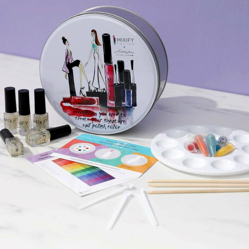 MixifyBeauty's tweet photo. Messy hasn’t looked this fun in ages! Grab a DIY nail polish kit for the holidays. Last call December 15

https://t.co/O4ywFGCptB

#mixify #diykit #sfetsy12days #smallbusiness #holidaynails #uniquegift https://t.co/EjNs6cguIX https://t.co/zDFihDAB8i