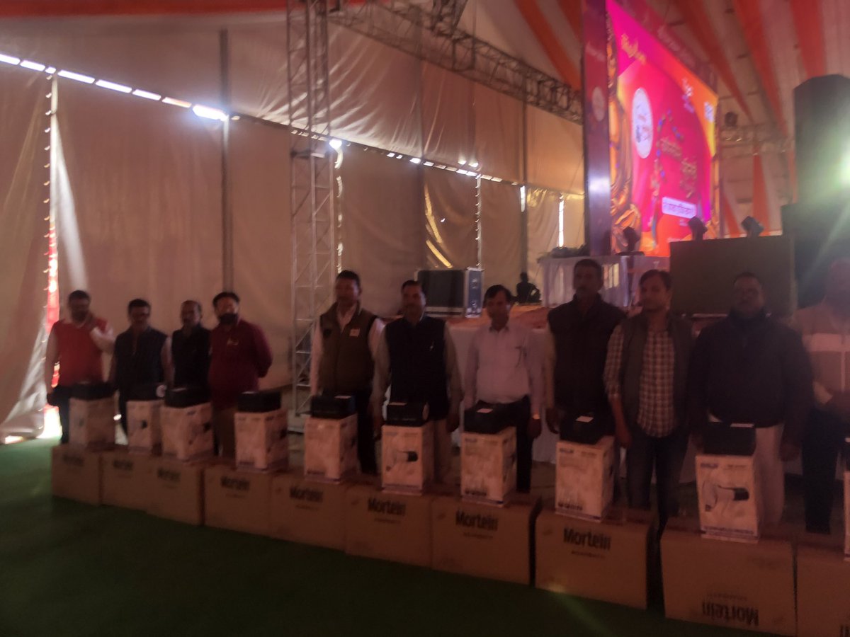 कपिलवस्तु महोत्सव में मा.लोकसभा अध्यक्ष श्री ओम बिरला जी द्वारा Sbm फ़ेज़ २ अंतर्गत आयोजित कार्यशाला में सचिवों,प्रधानों,पंचायत सहायकों को संबोधित किया गया एवं यूनिसेफ द्वाराउपलब्ध कराए गए प्रोजेक्टर,पब्लिकऐड्रेससिस्टम तथा प्लान इंडिया द्वारा उपलब्ध कराए गए मोर्टिनवितरित किया गया