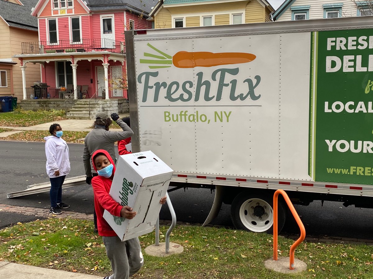 feedbuffalo's tweet photo. Grateful to FreshFix WNY for donating 2200 lbs of fresh produce from local farmers to us for our healthy holiday giveaway! #buffalo #healthyfood #feedbuffalo https://t.co/vUIg7Vu26I