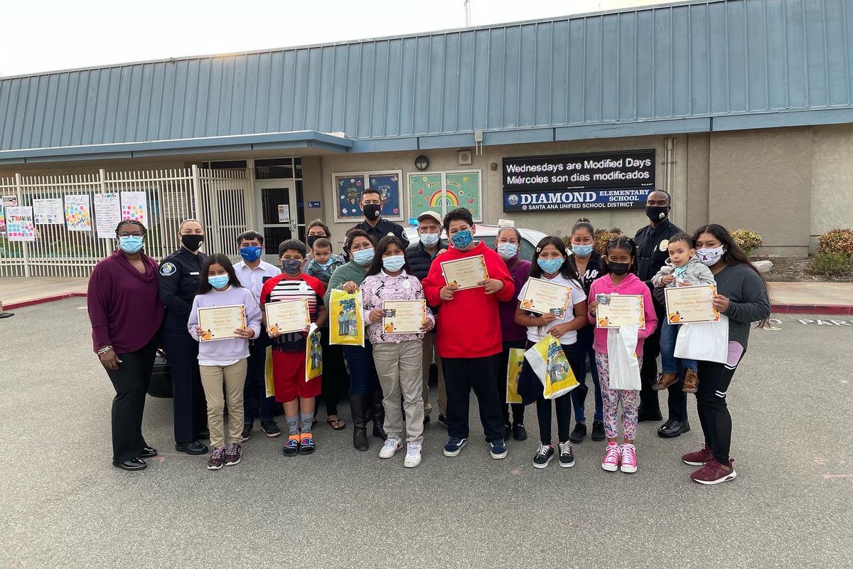 SantaAnaPD's tweet photo. A very special congratulations to all #OCGRIP students selected this year as recipients of a thanksgiving meal - Thanksgiving Incentive 🦃 It is a pleasure to be part of such a great annual event in collaboration with #OCGRIP & @Saddleback Awesome students! https://t.co/eF2gK2uNAb