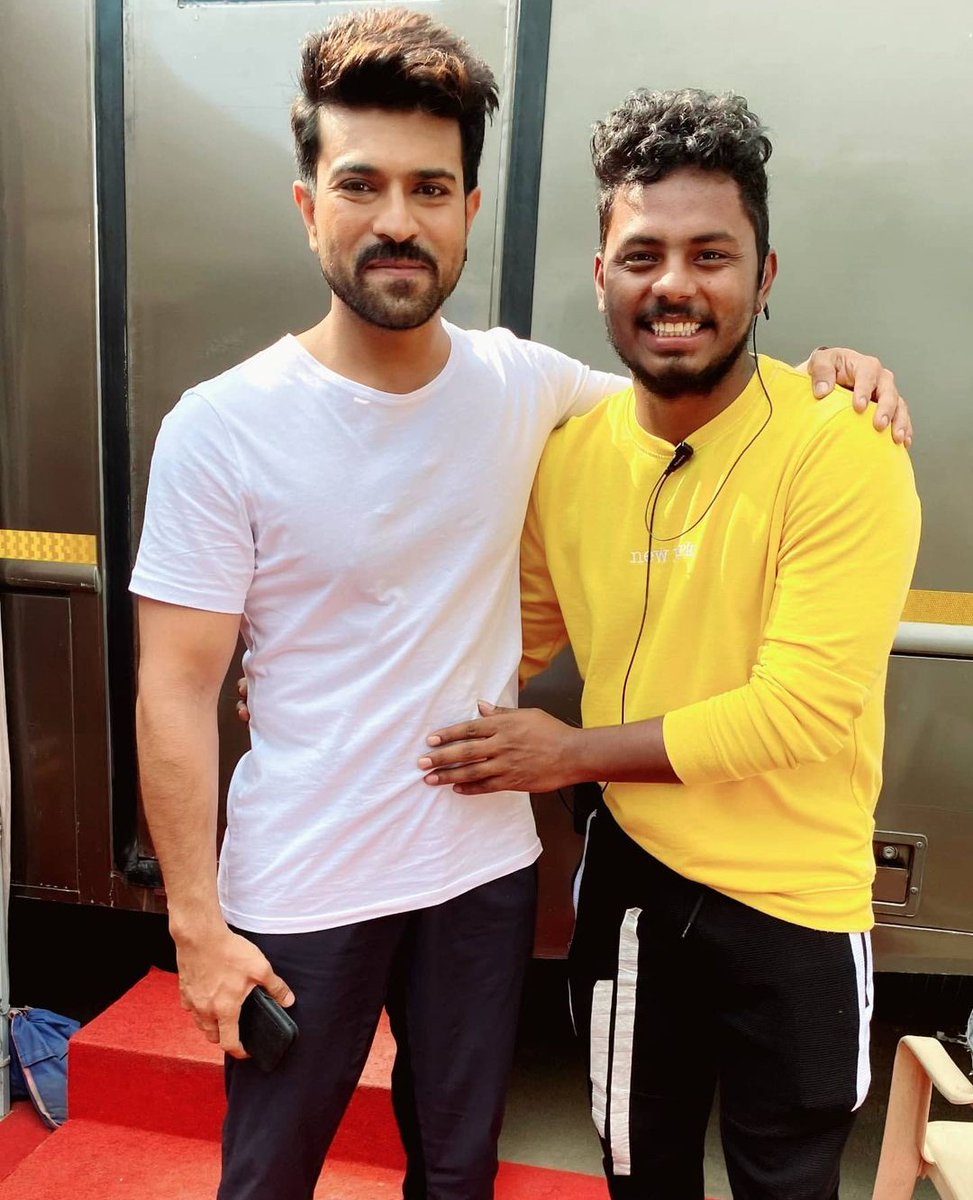 HydTimes's tweet photo. This latest pic of @AlwaysRamCharan from the sets of #RC15 does rounds on social media &amp; #ManOfMassesRamCharan trends as fans wait for an update  from #Acharya makers 💥

#RamCharan #Tollywood #TollywoodActor #RRR #Siddha https://t.co/dj5ppkZS7K