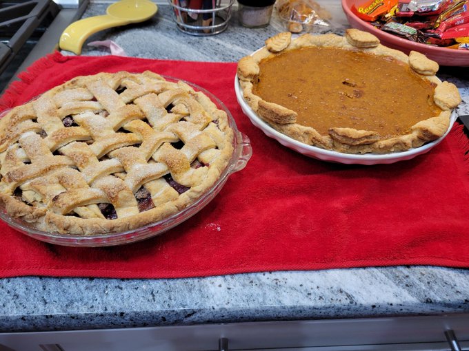 Pies are made !!! https://t.co/yi4PzC8bx2
