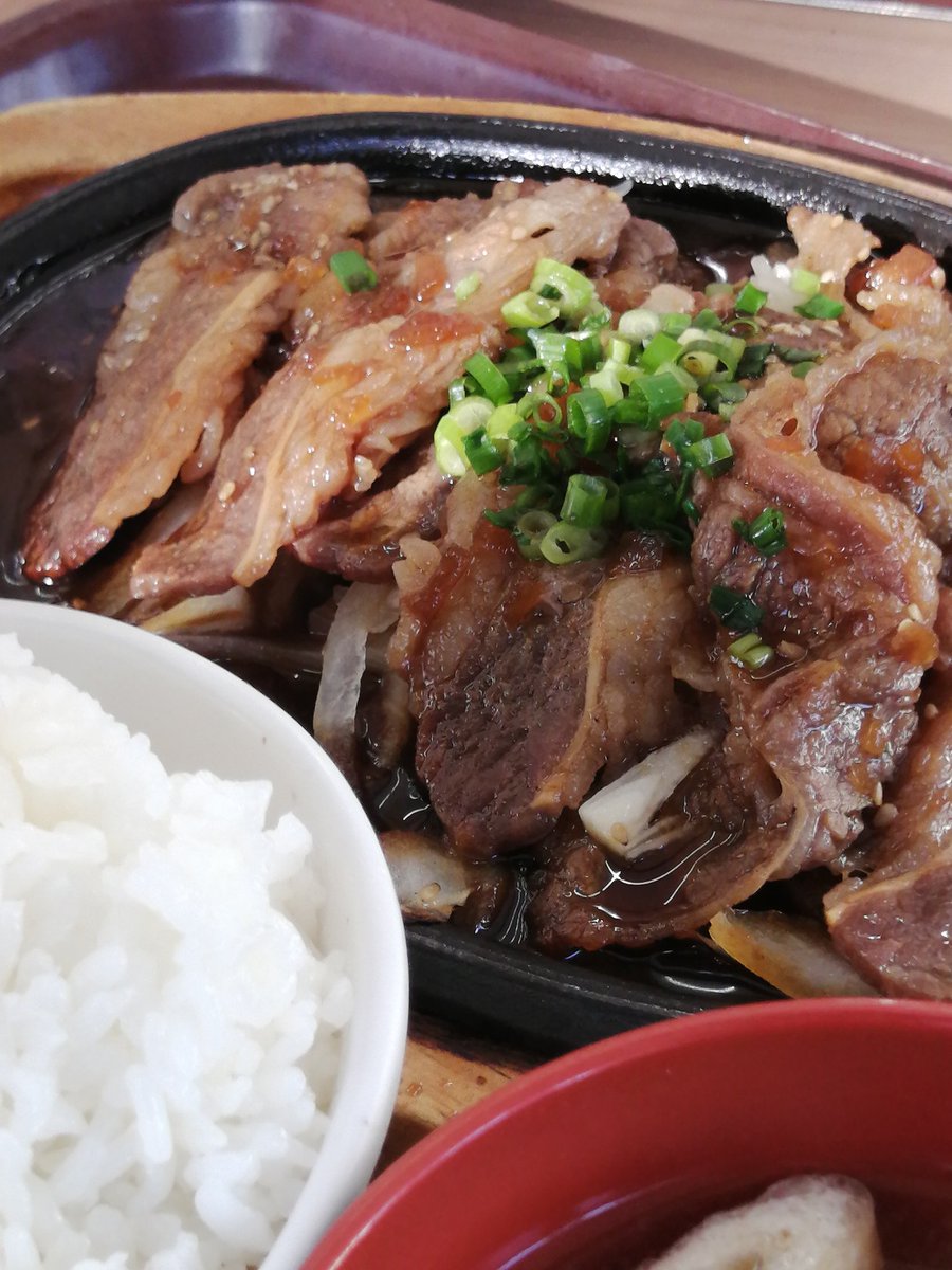 今日は、カルビ焼肉定食っ! このボリュームで、650円。 コスパ半端ない💦 味も、最高〜 また来るよ! ありがとう〜