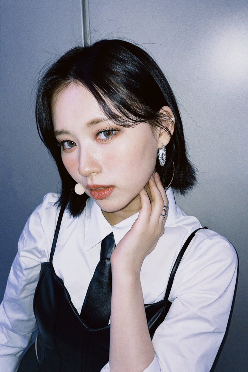 머리 아파 목 아파  포즈로 찍어봤습니다 루시가 추천해준 포즈입니다아👍😆
#후엠아이 #건강한엘리