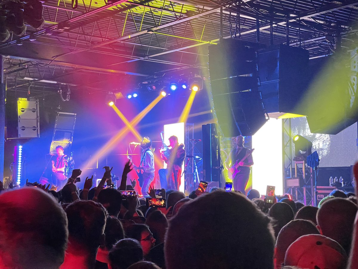 zglftw's tweet photo. Drove many hours today to Fort Wayne, Indiana, to see @ICENINEKILLS tonight and it was absolutely fucking worth it! #IHeardTheyKillLive #WelcomeToHorrorwood #HipToBeScaredTour #TheSilverScream
Seriously, one of the best live shows I’ve seen, and I’ve seen so very many. Lol. https://t.co/SdNJGlh8a7