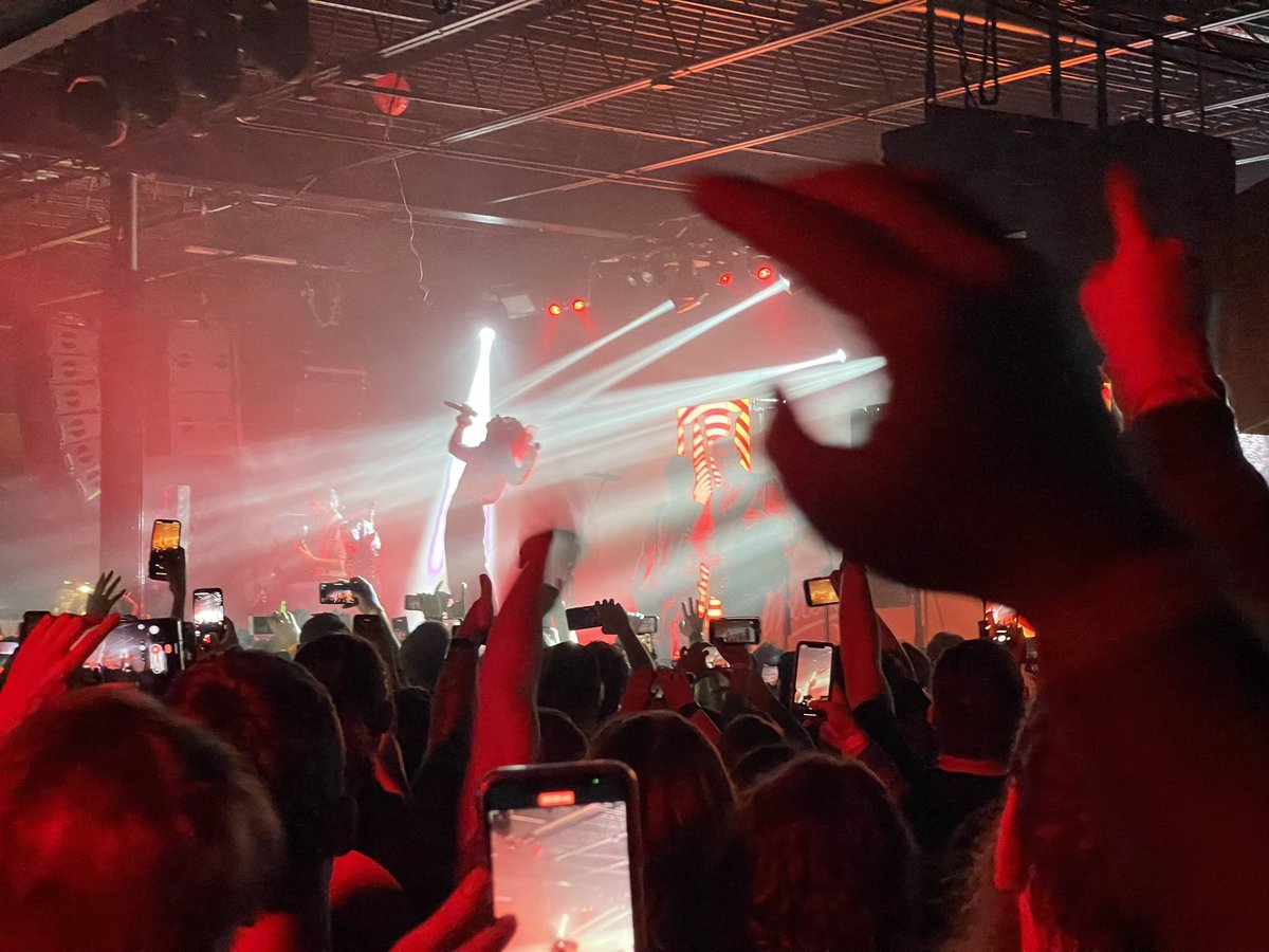zglftw's tweet photo. Drove many hours today to Fort Wayne, Indiana, to see @ICENINEKILLS tonight and it was absolutely fucking worth it! #IHeardTheyKillLive #WelcomeToHorrorwood #HipToBeScaredTour #TheSilverScream
Seriously, one of the best live shows I’ve seen, and I’ve seen so very many. Lol. https://t.co/SdNJGlh8a7