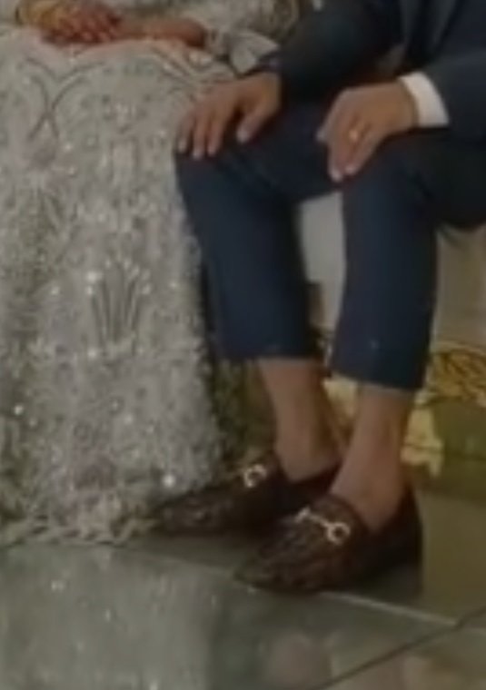 SonOfAnarchy_14's tweet photo. I don't know who needs to hear this but esp men from Isb, Pls for the love of God stop wearing loafers with out or with Foot socks. Even ankle socks would do. No matter how many shaguftas tell you no, it doesn't look good. trust me bro. Socks &amp; apprt pant length is always better. https://t.co/OFyBJoa2lR