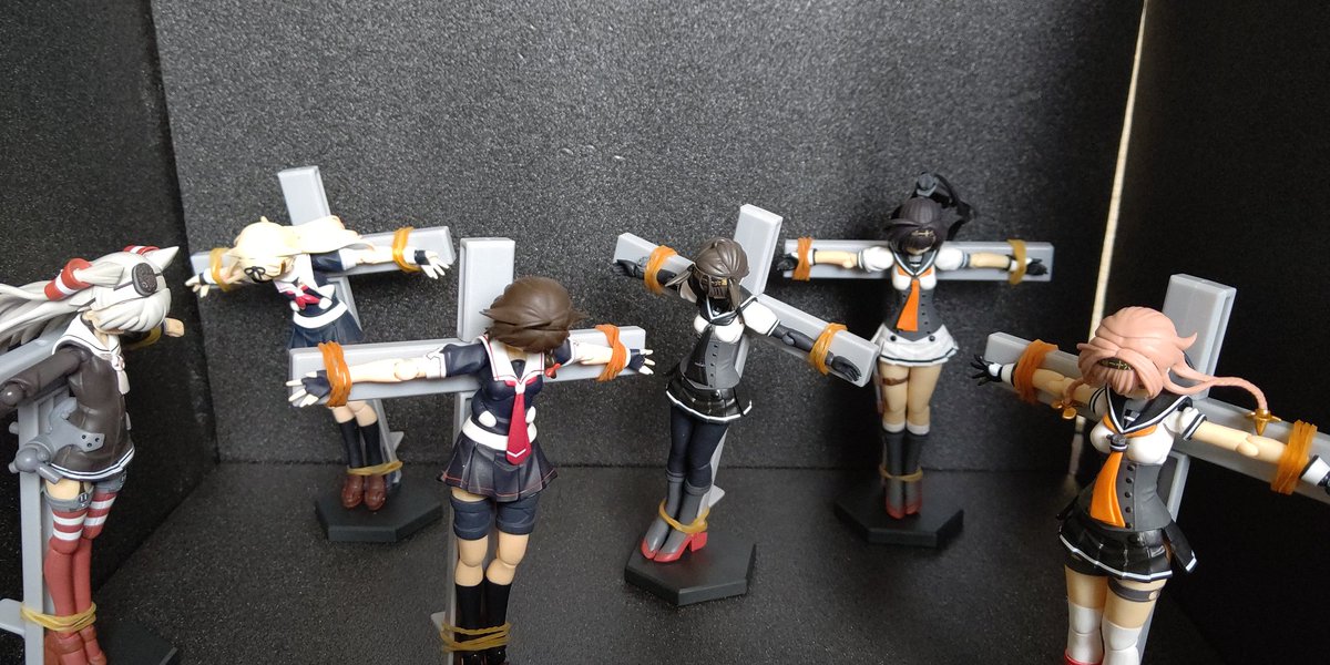 otQtkDatCZEhgOk's tweet photo. ウルトラマンとかでもあったけど何人も並んで磔にされているシチュは良きものだ。何というか嗜虐心を煽られるというか、どっかで聞いた「このまま眺めてるのもいいか」
って言うのも分かる気がする。
#磔 https://t.co/8VRkXinDik