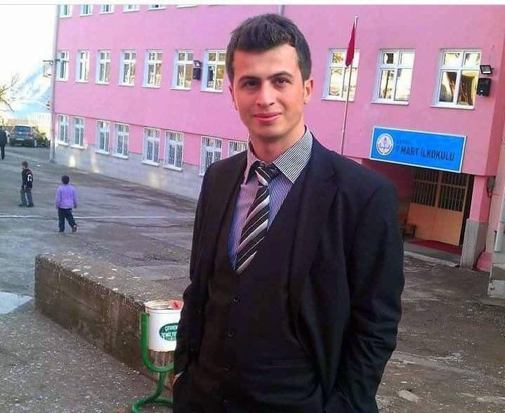 TRogretmen's tweet photo. 1993’te Diyarbakır’da babasıyla birlikte şehit edilen Neşe Alten,

2017’de Batman’da şehit edilen Aybüke Yalçın,

2017’de şehit edilen Necmettin Yılmaz,

Ve daha niceleri...En çok da sizin #24KasımÖğretmenlerGünü'nüz kutlu olsun şehit öğretmenlerim.

Unutmadık, unutmayacağız.🇹🇷 https://t.co/yAEAyZRLKX