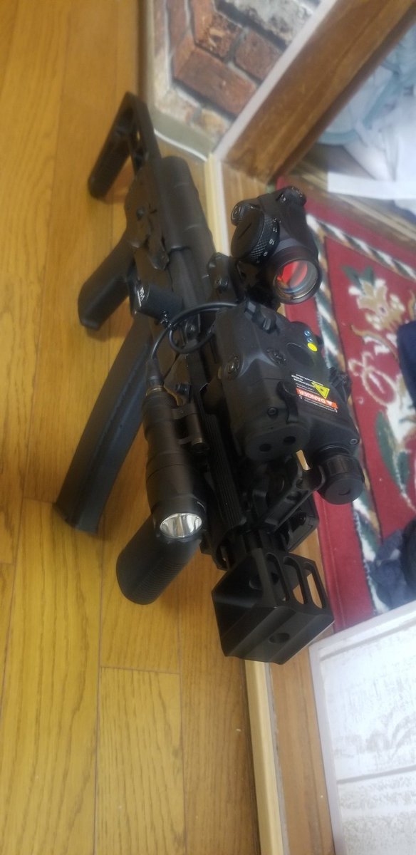 Mothman1980's tweet photo. #ARCTURUS
#AK06
#AKS74U
AKにPEQ15とM300SFタイプライトは違うと思いつつも、我慢できずにゴテゴテに盛ってしまった
後悔はしてないw https://t.co/SsSVU4ykpd