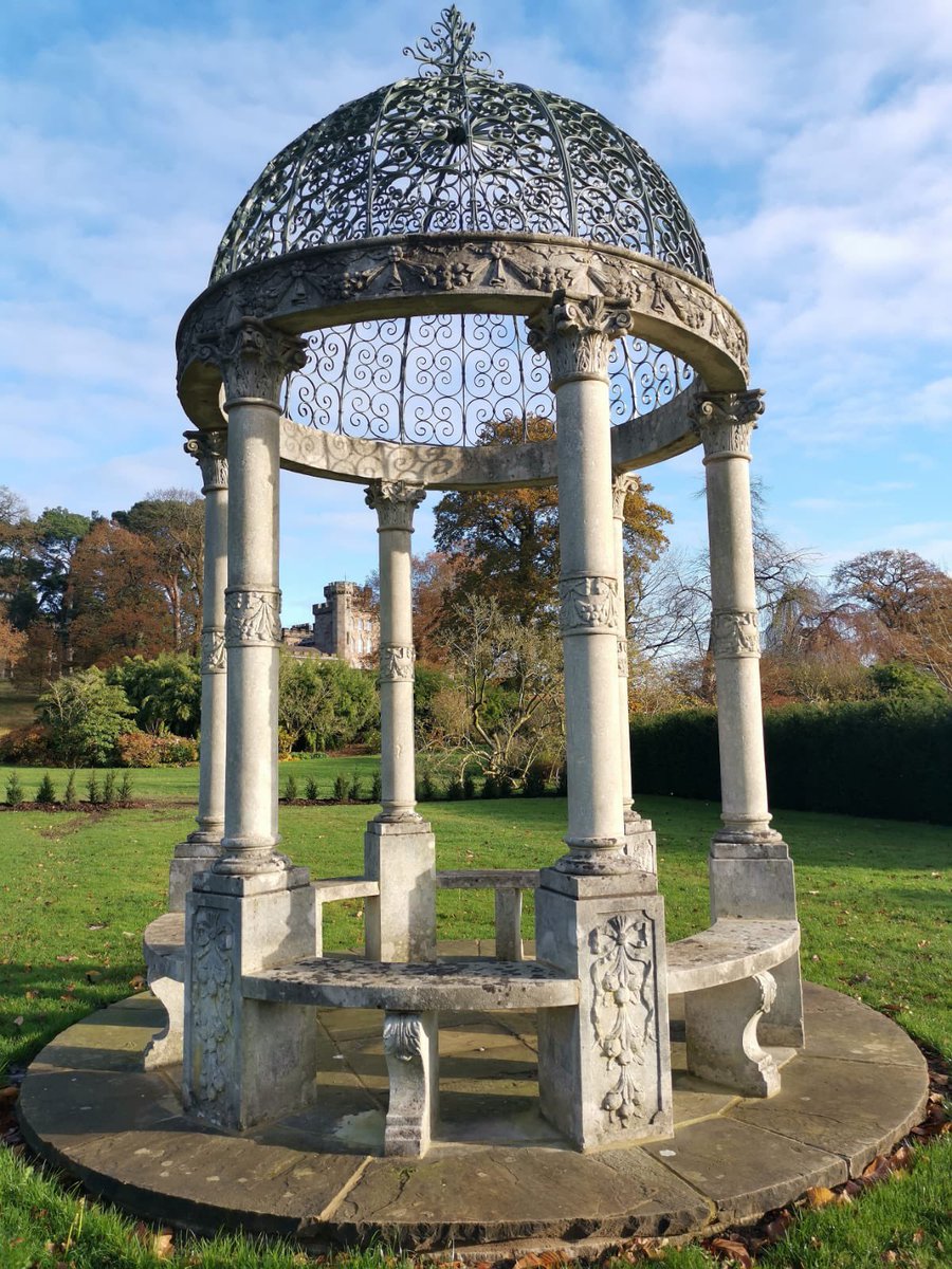 CholmondeleyCas's tweet image. You may have seen during the last few days of our open season that the Rotunda had moved, next year this will be surrounded by roses making way for a new Cholmondeley Rose Garden 🌹 

#winterproject #rosegarden #cholmondeleycastle