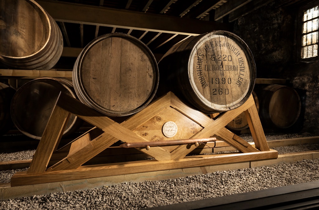 Scottish Field (@scottishfield) on Twitter photo Rare drams to go under the hammer
<a href="/beamsuntory/">Beam Suntory</a> <a href="/GlenGarioch/">Official page of Glen Garioch</a> <a href="/bowmore/">Bowmore Whisky</a> <a href="/Sothebys/">Sotheby's</a> #Scotland #Scottish #whisky #Scotch #distillery #distilleries #auctions
scottishfield.co.uk/food-and-drink… Rare drams to go under the hammer
<a href="/beamsuntory/">Beam Suntory</a> <a href="/GlenGarioch/">Official page of Glen Garioch</a> <a href="/bowmore/">Bowmore Whisky</a> <a href="/Sothebys/">Sotheby's</a> #Scotland #Scottish #whisky #Scotch #distillery #distilleries #auctions
scottishfield.co.uk/food-and-drink…
