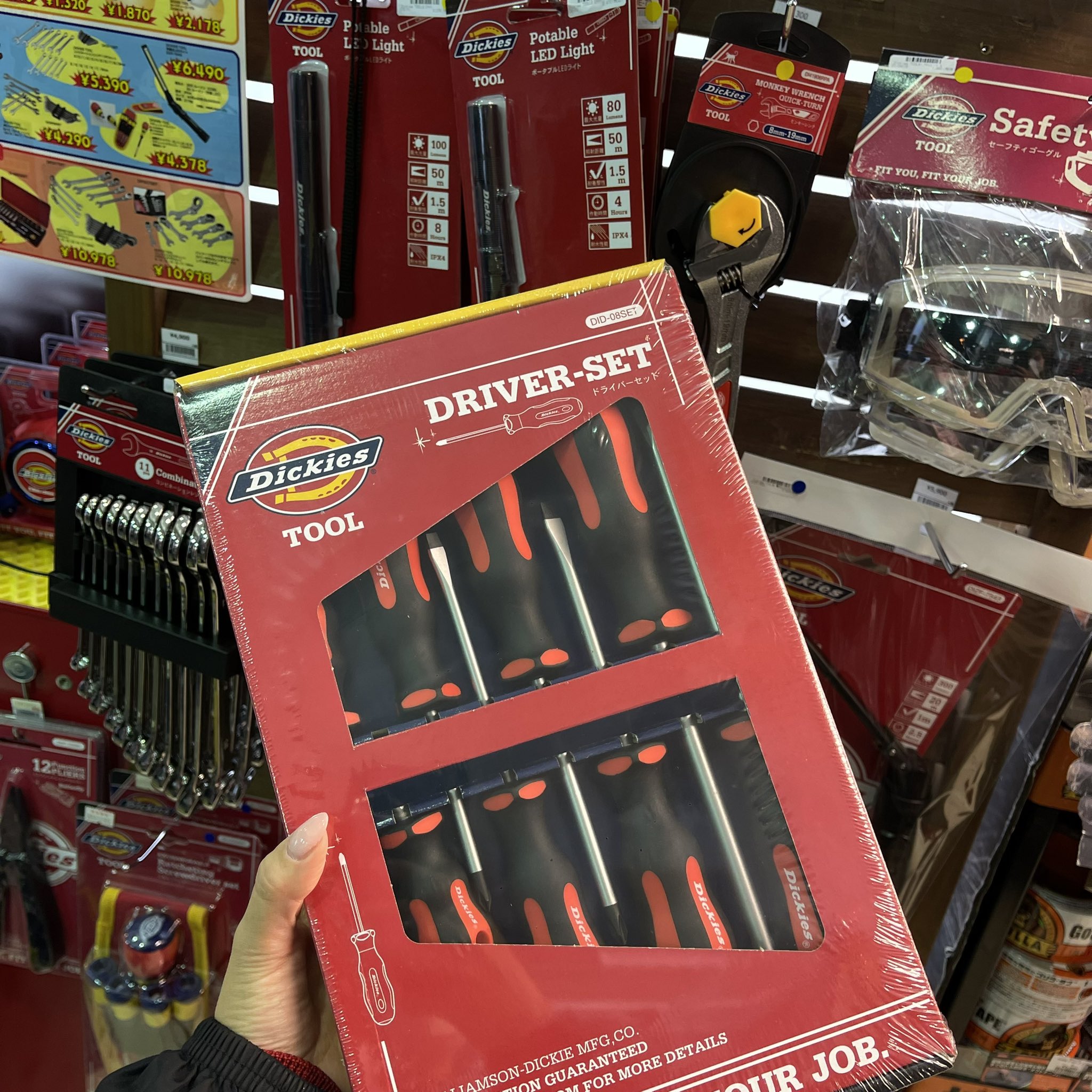 ファクトリーギアなんば店 ディッキーズのドライバーセット入荷しております スペシャル企画では青色 の商品になります こちらのドライバーセットとソケットレンチセットは画像2 3枚目の札をレジにお持ちいただければ商品をご用意いたします ファクトリーギアなんば店 ディッキーズのドライバーセット入荷しております スペシャル企画では青色 の商品になります こちらのドライバーセットとソケットレンチセットは画像2 3枚目の札をレジにお持ちいただければ商品をご用意いたします