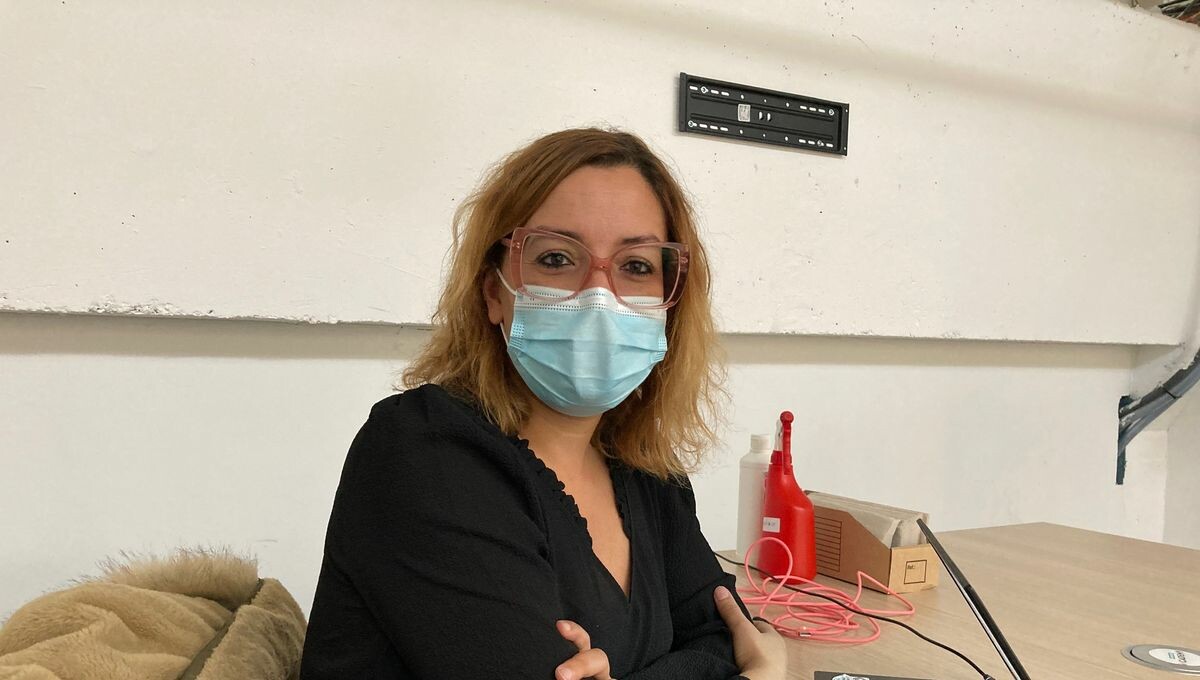 franceinter's tweet photo. Comment faire pour reprendre le travail tout en continuant de subir les effets si déroutants du #COVID19 ? 

Aménagements... Plannings.... (Ré)écoutez Le Zoom de la rédaction. 

➡️ https://t.co/GCCxd5wQz2 https://t.co/FnI2lsZMVN