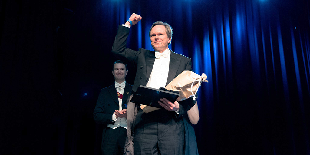 HelsinkiLaw's tweet photo. . @Pykalary on valinnut valtiosääntöoikeuden professori Tuomas Ojasen vuoden opettajaksi. Tuomas palkittiin Pykälän vuosijuhlassa lauantaina. Lämpimät onnittelut hyvin ansaitusta tunnustuksesta! https://t.co/gdQdWvuiSF