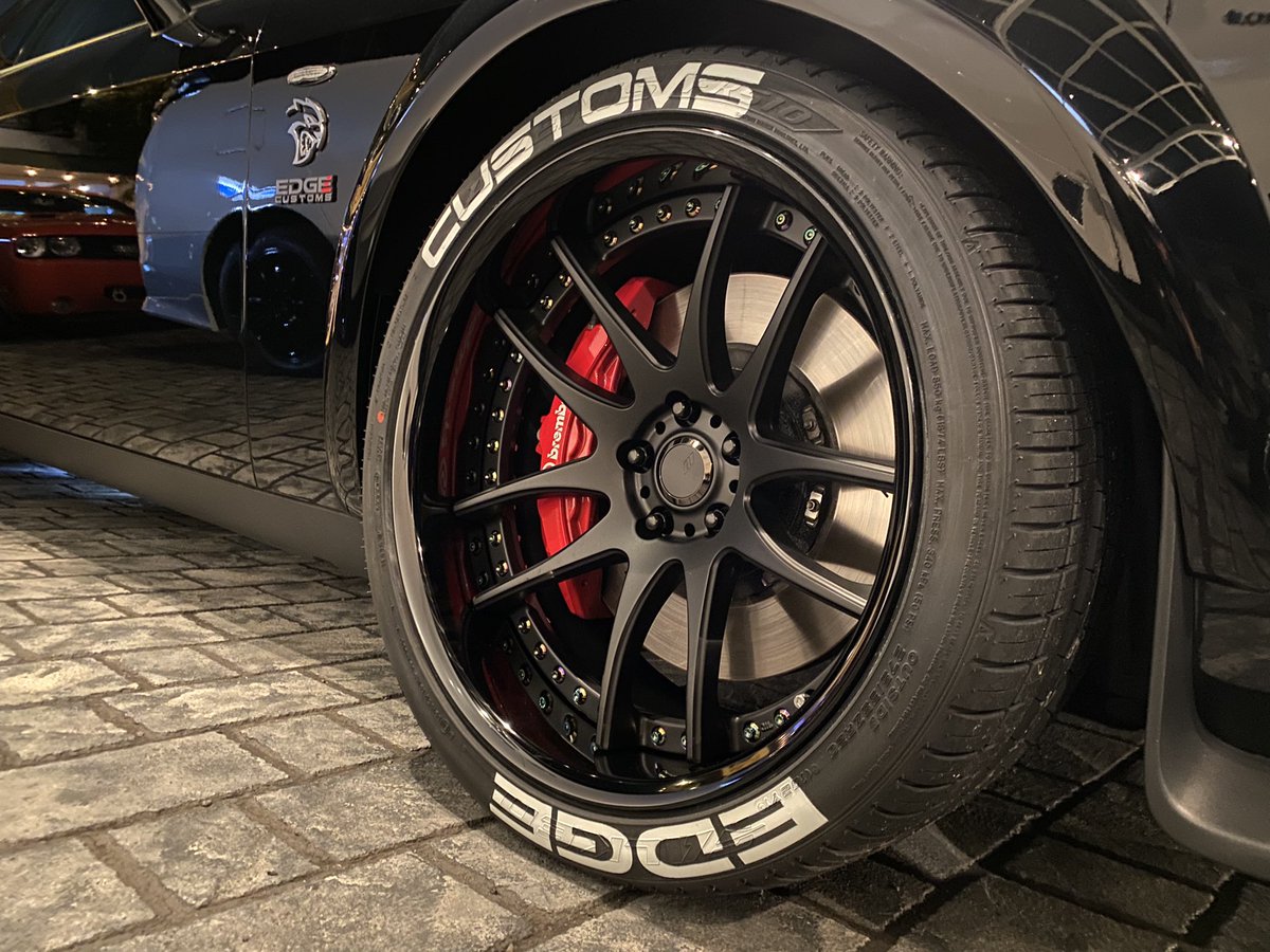 LUXZ_Luxury's tweet photo. チャレンジャー ヘルキャット
EDGE CUSTOMS M LINE
在庫車両カスタム完了しました‼️

車高は純正、ホイールはWORK Emotion CR3P
タイヤレターでEDGE CUSTOMS✨

雰囲気よく仕上がりました😎

#dodge #challenger #work #workcr3p #Hellcat #edgecustoms #luxz #アメ車 https://t.co/kFY7ft629X
