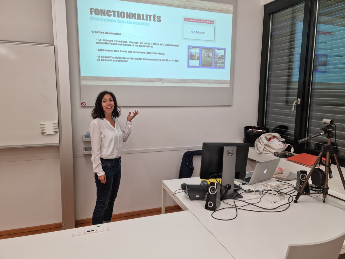 laura_monney's tweet photo. Hier soir, je n'avais pas piscine 💦, mais cours social media 📲 à la @Haute_Ecole_Arc ! 
Une belle soirée de formation avec une classe dynamique. De quoi se plonger à fond dans la com' Facebook d'entreprise !😉
#formationpro #neuchâtel #réseauxsociaux #GMShegArc #MyCMLife https://t.co/taxtmkY2xk