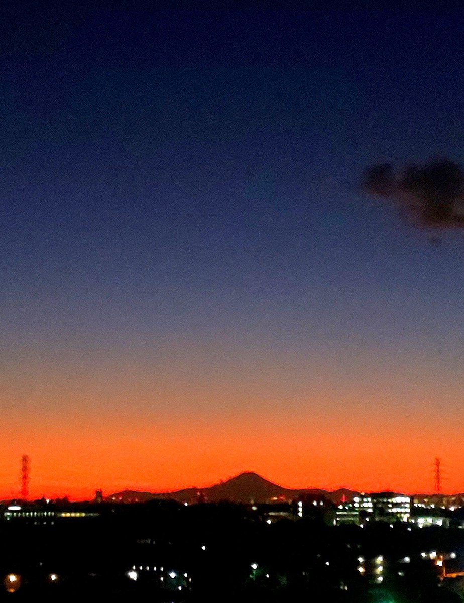 かんばんゎ～☆ 皆さま お疲れさま～!! 今夕、千葉から富士山ｻﾝ🗻が見えました～❤️