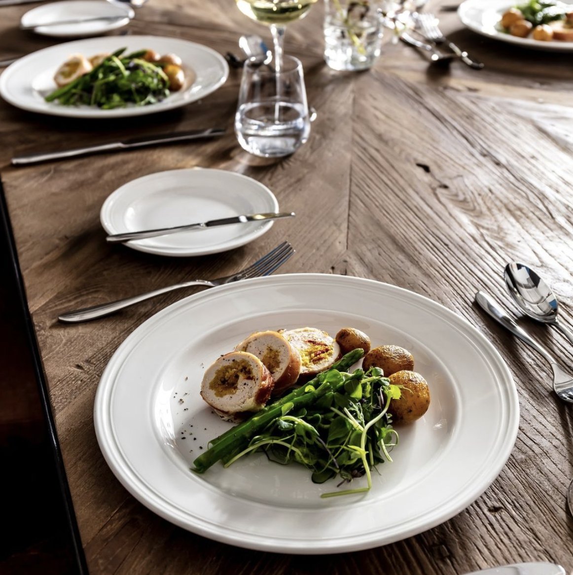 WalkingMatters's tweet photo. Simple and elegant, @steeliteusa's Bead White is the perfect choice for banqueting and large scale events. With a wide selection of shapes available, Bead has it all!⁠
#TabletopMatters
#steelite #madeinbritain #lifetimewarranty #dinnerware #plateware #pottery https://t.co/pZU5TFnuUC