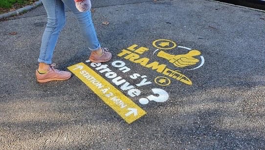 cleancomconseil's tweet photo. Marquages au sol en peinture 💯 %naturelle a @villedaubagne pour les lignes de tram👍☺️
#cleantag #claytag #tempotag #streetmarketing #colorfull #communication #aubagne #ecologie https://t.co/vYm0vMM6W2