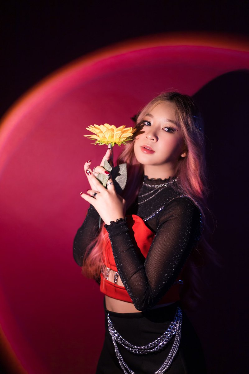 tpopbr's tweet photo. 📸Foram divulgadas fotos da Hana para o segundo single do D Code (#Dcodeth), 'Dawn & Dusk'.
O lyrics video será lançado dia 30 de Novembro.
#tpop #tpopbr https://t.co/4kKKjyNUxr