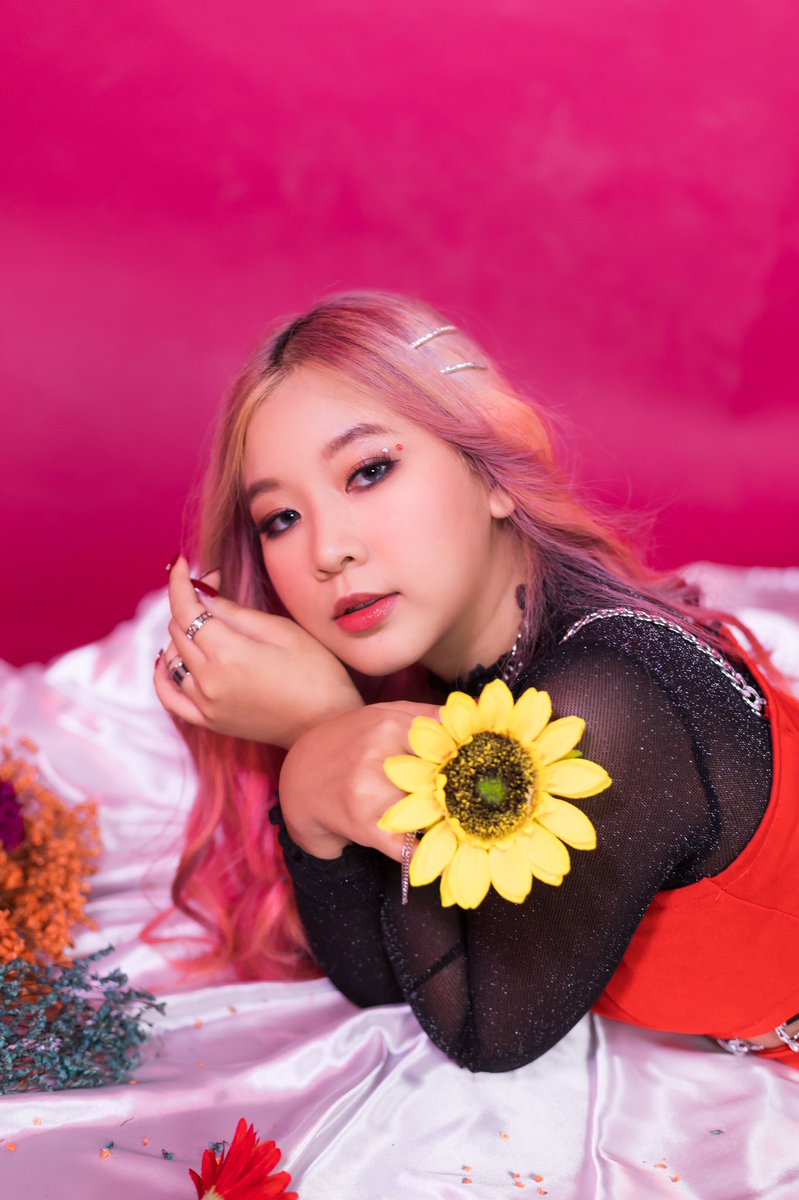 tpopbr's tweet photo. 📸Foram divulgadas fotos da Hana para o segundo single do D Code (#Dcodeth), 'Dawn & Dusk'.
O lyrics video será lançado dia 30 de Novembro.
#tpop #tpopbr https://t.co/4kKKjyNUxr