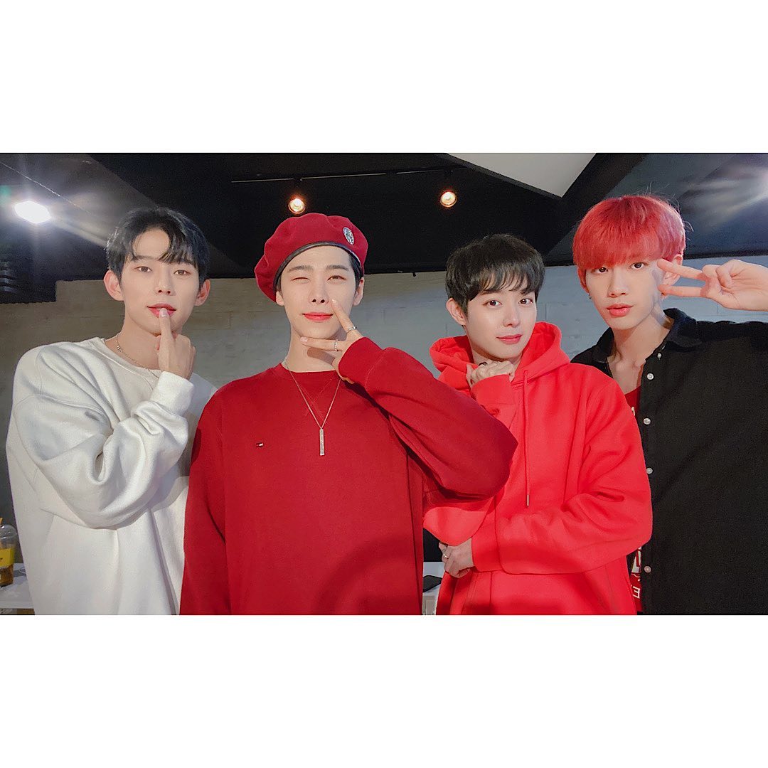 ParaguayTriger's tweet photo. [TRIGER] 📸 24.11.2021
Everyone, come to K-Stage on the 28th. ☺
There will be a video call event, so please look forward to it! 
Triger! New member! Please show a lot of interest and love for "ROA".👏
▫️▫️▫️▫️
 #Shawny #Rio #SharkT #Ato #Roa  #트리거  #triger  @triger_official https://t.co/iompWdxGt8