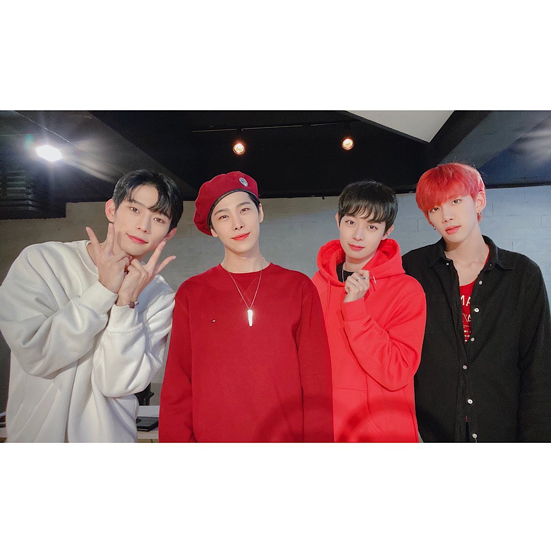 ParaguayTriger's tweet photo. [TRIGER] 📸 24.11.2021
Everyone, come to K-Stage on the 28th. ☺
There will be a video call event, so please look forward to it! 
Triger! New member! Please show a lot of interest and love for "ROA".👏
▫️▫️▫️▫️
 #Shawny #Rio #SharkT #Ato #Roa  #트리거  #triger  @triger_official https://t.co/iompWdxGt8
