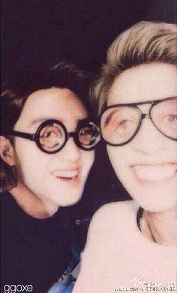 mostly_chansoo's tweet photo. chansoo has the most superior range of pairing selcas like kyungsoo could be happy, soft, annoyed or he just doesn't give a damn to chanyeol all at the same time https://t.co/ctGInewaVI