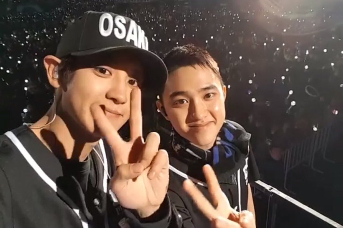 mostly_chansoo's tweet photo. chansoo has the most superior range of pairing selcas like kyungsoo could be happy, soft, annoyed or he just doesn't give a damn to chanyeol all at the same time https://t.co/ctGInewaVI