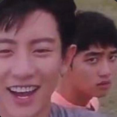 mostly_chansoo's tweet photo. chansoo has the most superior range of pairing selcas like kyungsoo could be happy, soft, annoyed or he just doesn't give a damn to chanyeol all at the same time https://t.co/ctGInewaVI