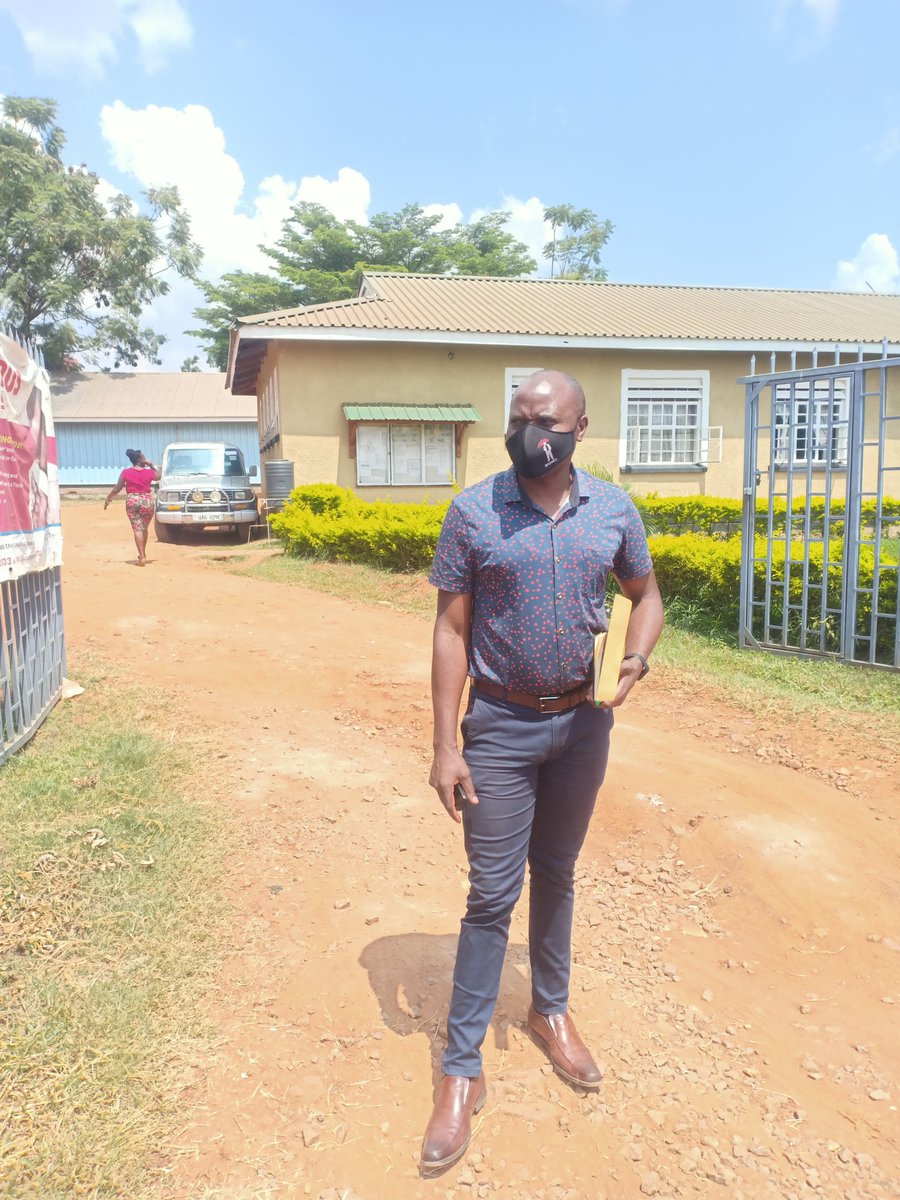 menofthenightug's tweet photo. We are done with preperations.Our administrator has been @ Mbale District premises making final preparations ahead of the Mbale COVID-19 Vaccination Drive.
#youareessentialtoo
#4UME&Theentire🌈
#Getyojab https://t.co/JvS2uNZLSi