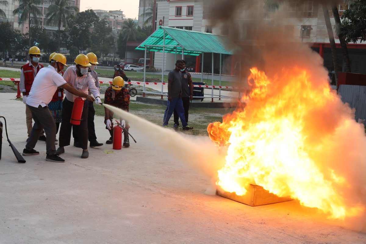 PeerSouthAsia's tweet photo. 03-day #CADRE Training in #Bangladesh 🇧🇩 engages participants through practical exercises for a hands-on experience of disasters and prepares the community members as responders for mass casualty incidents.⛑ @fscd_bd @BDRCS1 https://t.co/LLkAY4zrGX