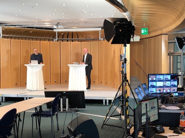 Heute geht es in der #TransferWeek um den Transfer von Talenten und Wissen zwischen #KMU &amp; Hochschulen: <a href="/OnlyLyon/">ONLYLYON</a>, <a href="/RotterdamPartn1/">RotterdamPartners NL</a> und <a href="/BerlinPartner/">Berlin Partner</a> haben sich zusammen getan, um gemeinsam Strategien zur Fachkräftegewinnung zu entwickeln. Zum Programm: transfer-week.b2match.io/agenda