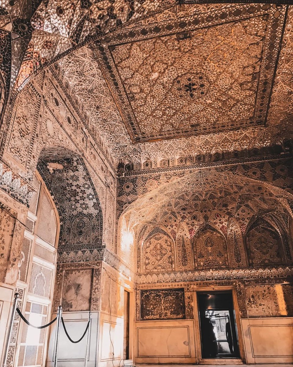 lifeatlahore's tweet photo. The beloved queen of Shah Jahan, Mumtaz may not have lived to witness the realisation of her dream -- that is, Sheesh Mahal. But the ‘palace of mirrors’ shall always be associated with her//

Photo by @jeeyagraphy 
Featured by @lifeatlahore 
#lifeatlahore #sheshmahal. https://t.co/pYGoxjgT4s