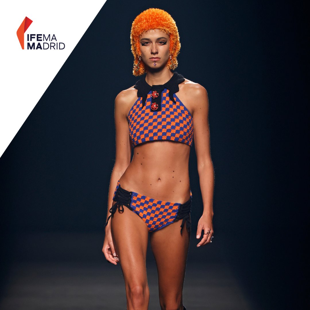 MBFWMadrid's tweet photo. En #MBFWMadrid tuvimos el placer de contar con la firma de moda. 
Se trata de @404studioes, ganadora del premio Mercedes Benz Fashion Talent, nuevo talento que busca la reinvención de lo tradicional a través de prendas de punto hechas de forma artesanal. 🧶
#MBFWMadrid #404Studio https://t.co/g7qPdaTx9q