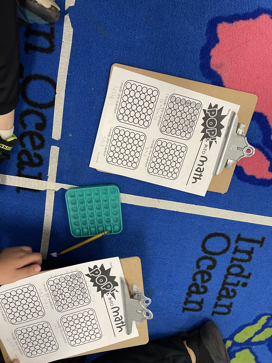 MsWittmanThird's tweet photo. This week we introduced a pop it math game to our math stations. They are great for multiplication and division arrays ✖️➗ https://t.co/A4HJgaEY9p