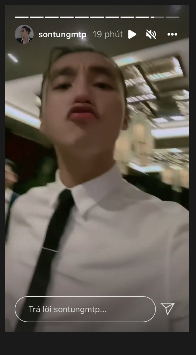 we_mtp's tweet photo. Mai cũng là ngày Sky Selfie Day đó cả nhà. Nhớ selfie những bức hình thật đẹp với Tùng để đăng mừng sinh nhật của SKY luôn nha! ^^

@sontungmtp777
 #SonTungMTP #SkySelfieDay https://t.co/HJdtrj1dGP