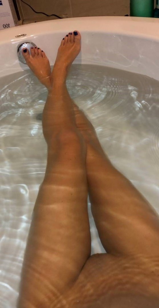 inessAllrd's tweet photo. Qui veut me rejoindre ? 😝🥵❤ https://t.co/EDSVZ7jLJp
