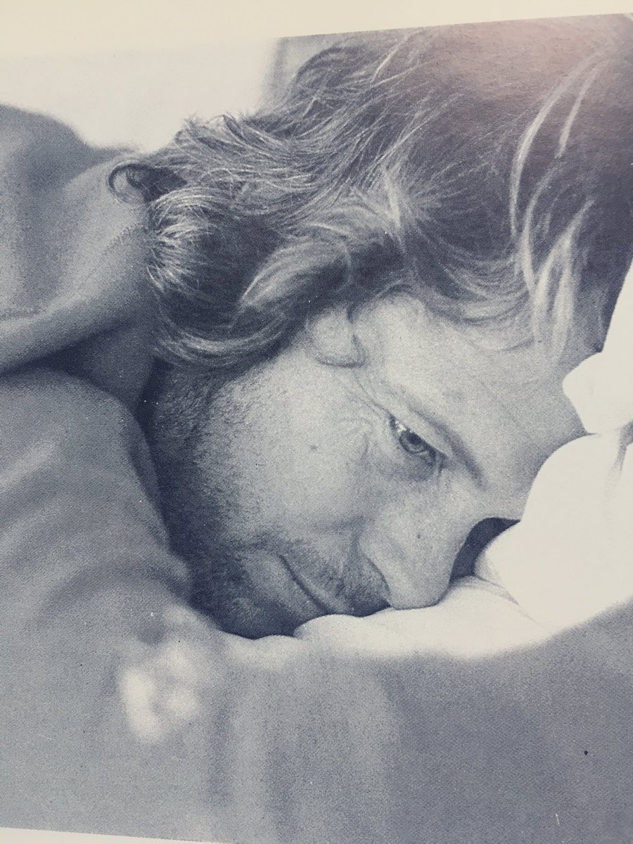 tatianaderosnay's tweet photo. Il y a 37 ans, Arnaud de Rosnay a quitté les côtes chinoises le 24 novembre 1984 sur une planche à voile pour traverser le détroit de Formose et rejoindre Taiwan. Sans laisser de traces. Disparu à jamais. Voici les dernières photos de lui. Arnaud, inoubliable. #arnaudderosnay https://t.co/FUXlfAyMS0