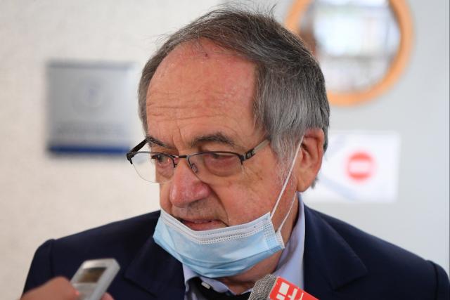 Le président de la Fédération française de football confirme qu'en dépit de sa condamnation à un an de prison avec sursis dans le cadre de l'affaire de la sextape de Mathieu Valbuena, Karim Benzema peut poursuivre sa carrière en équipe de France ow.ly/9Se650GVhxy