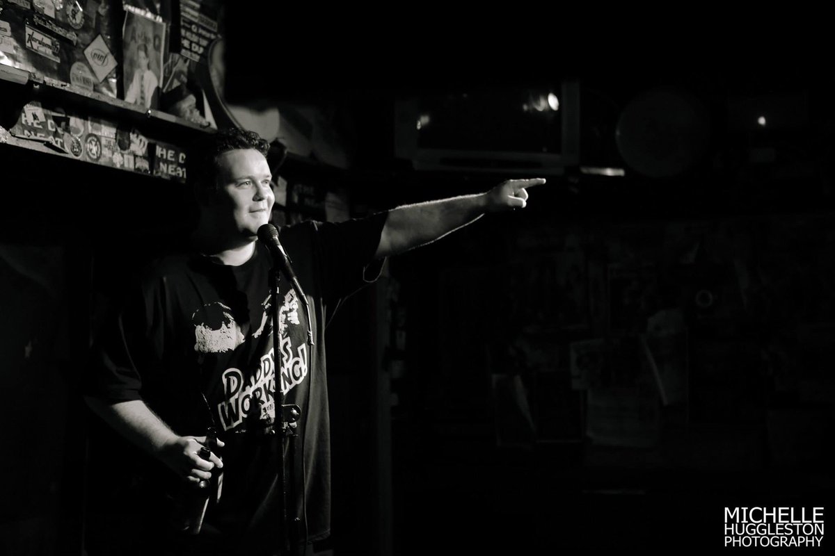 Howlcomedy1's tweet image. Headlining Sat 11 Dec is @PaulJamescomedy!

Once described as what would happen if Tim Vine hadn’t found God. 

“Revered as a comedic demi-god" - Western Mail

"Armed with jokes huge stars would sell their grandmothers for!" - South Wales Evening Post

➡️ bit.ly/HowlDec11