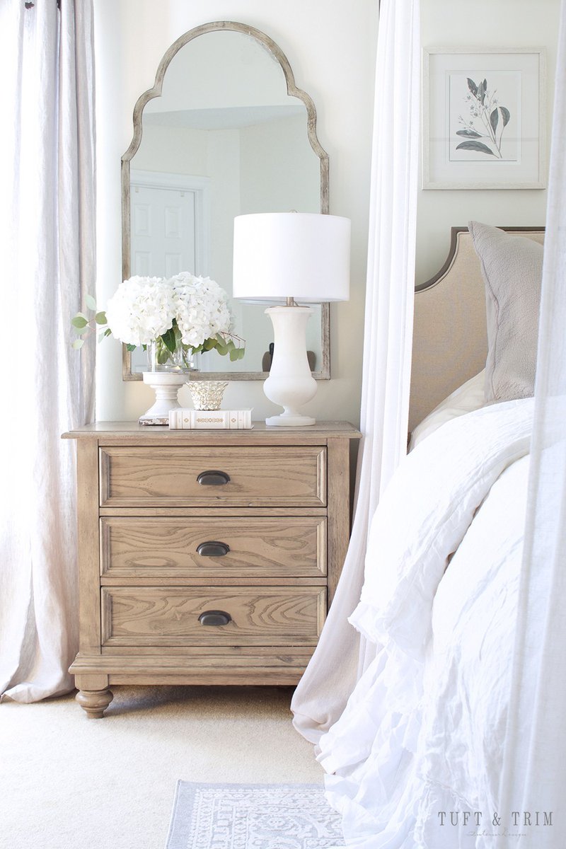 AriyonaInterior's tweet image. Adding mirrors will always make your room look larger and will also make a strong style statement.

Click bit.ly/aismbed for 11 Ways To Make Big Space In Your Small Bedroom. (Pic: tuftandtrim.com)

#SmallBedroom #StorageIdeas