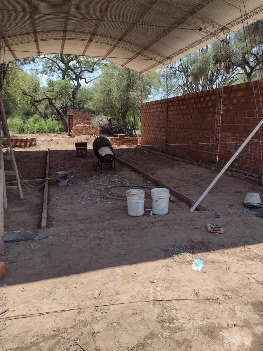 IafepChaco's tweet photo. Los mismos  con gestiones de sus Comisiones Directivas y los equipos técnicos de IAFEP, han logrado ser beneficiarios de la Tarjeta Tuya Chaco Reactiva,  para la compra de materiales de construcción, en este caso con finalidad de cerrar su sede social. https://t.co/WihoULIxiD